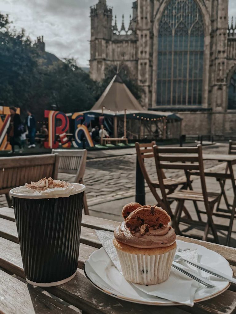 instagram-spots-in-york-cake
