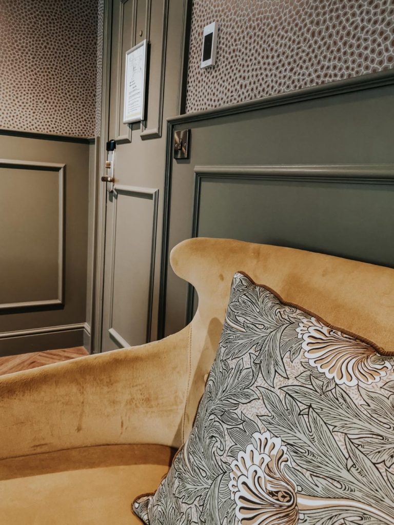lounge-area