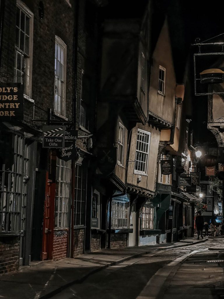 the-shambles-at-night