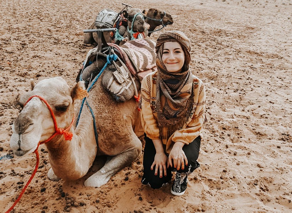 camping-overnight-in-the-sahara-desert-camel