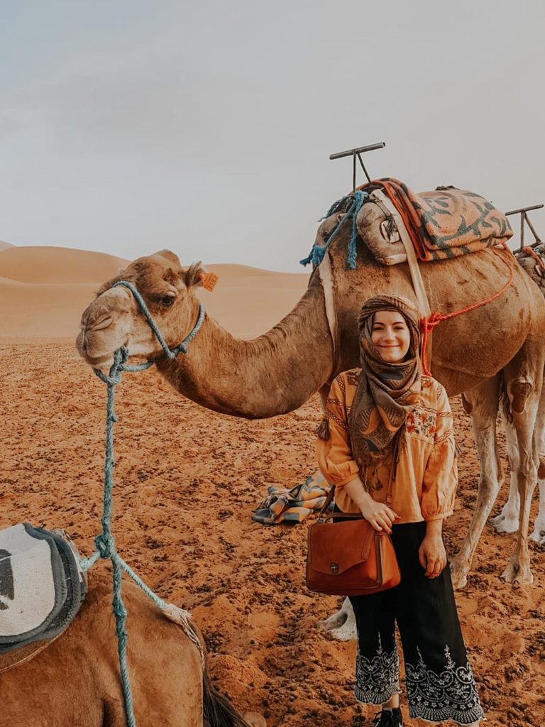 camping-overnight-in-the-sahara-desert-camels