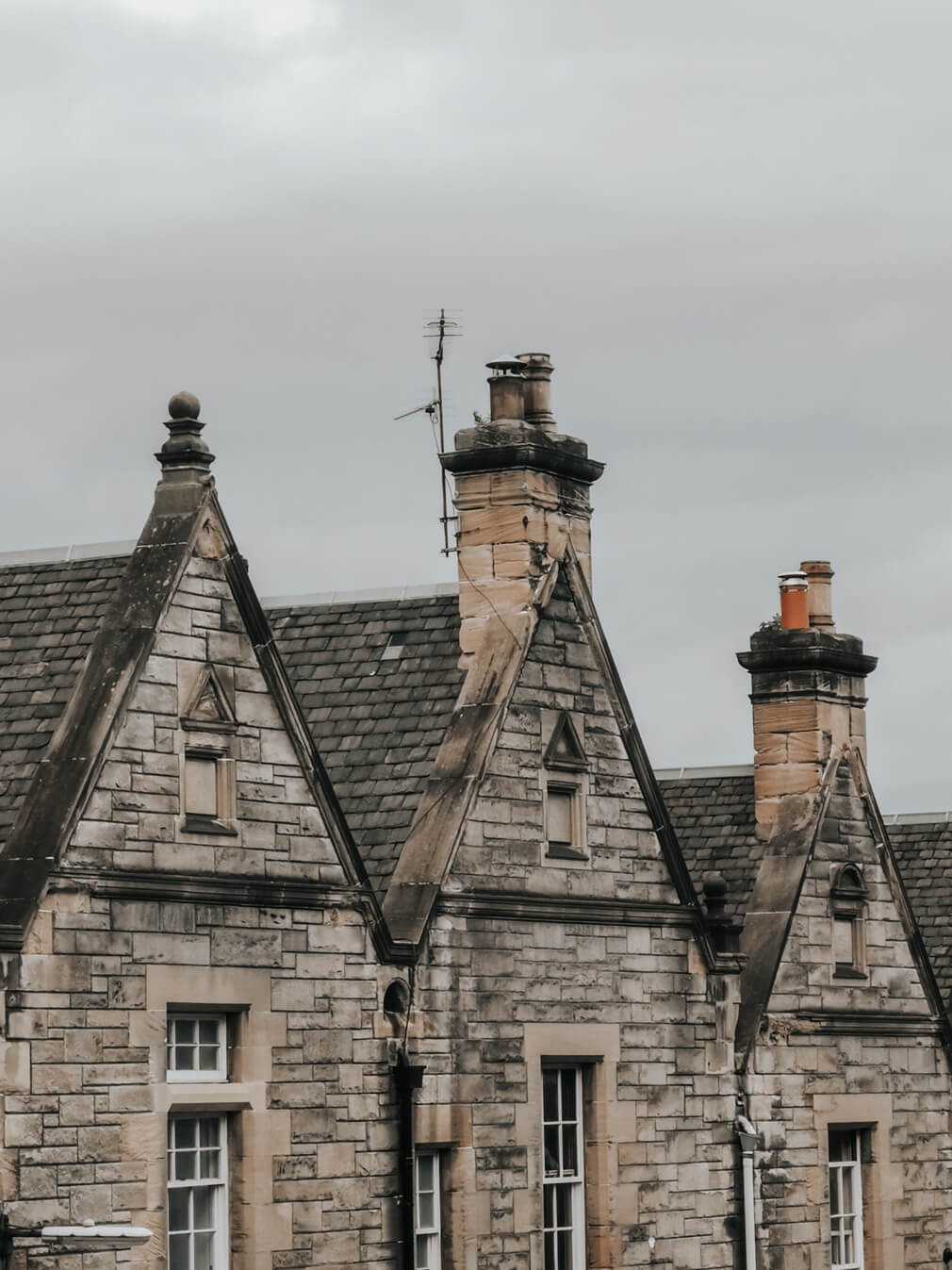 edinburgh-best-places-to-visit-in-the-uk-in-summer