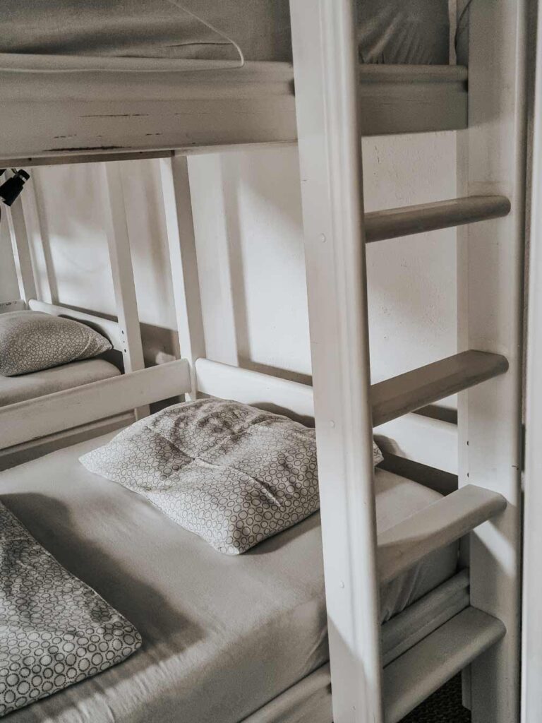 treehouse-hostel-riga-bed